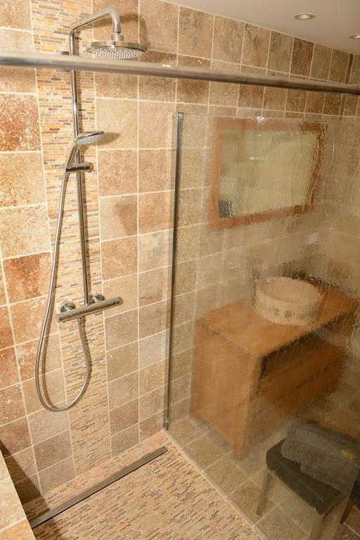 Mas De Carabelle Bed & Breakfast La Roque-Alric Phòng bức ảnh