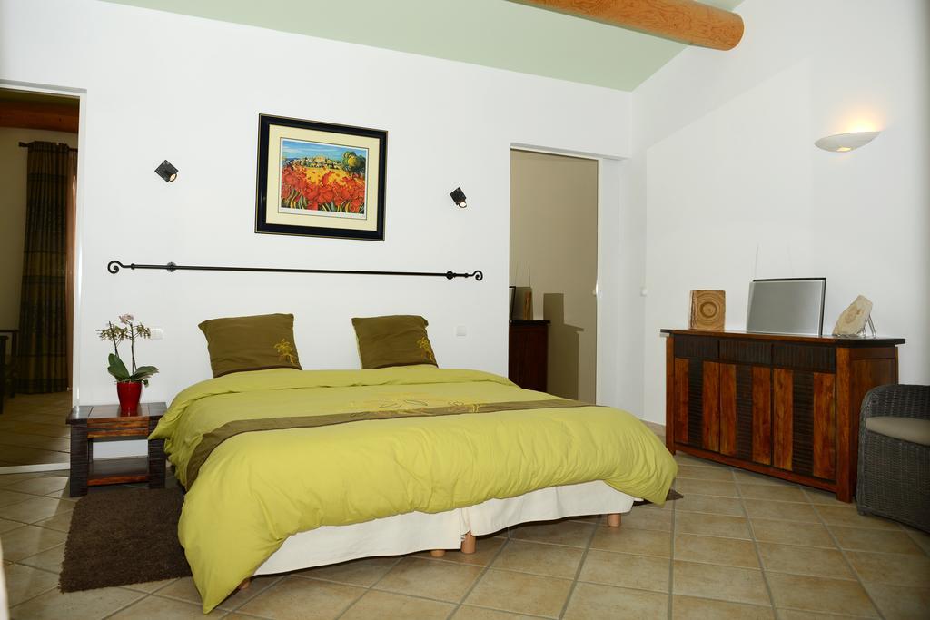 Mas De Carabelle Bed & Breakfast La Roque-Alric Phòng bức ảnh