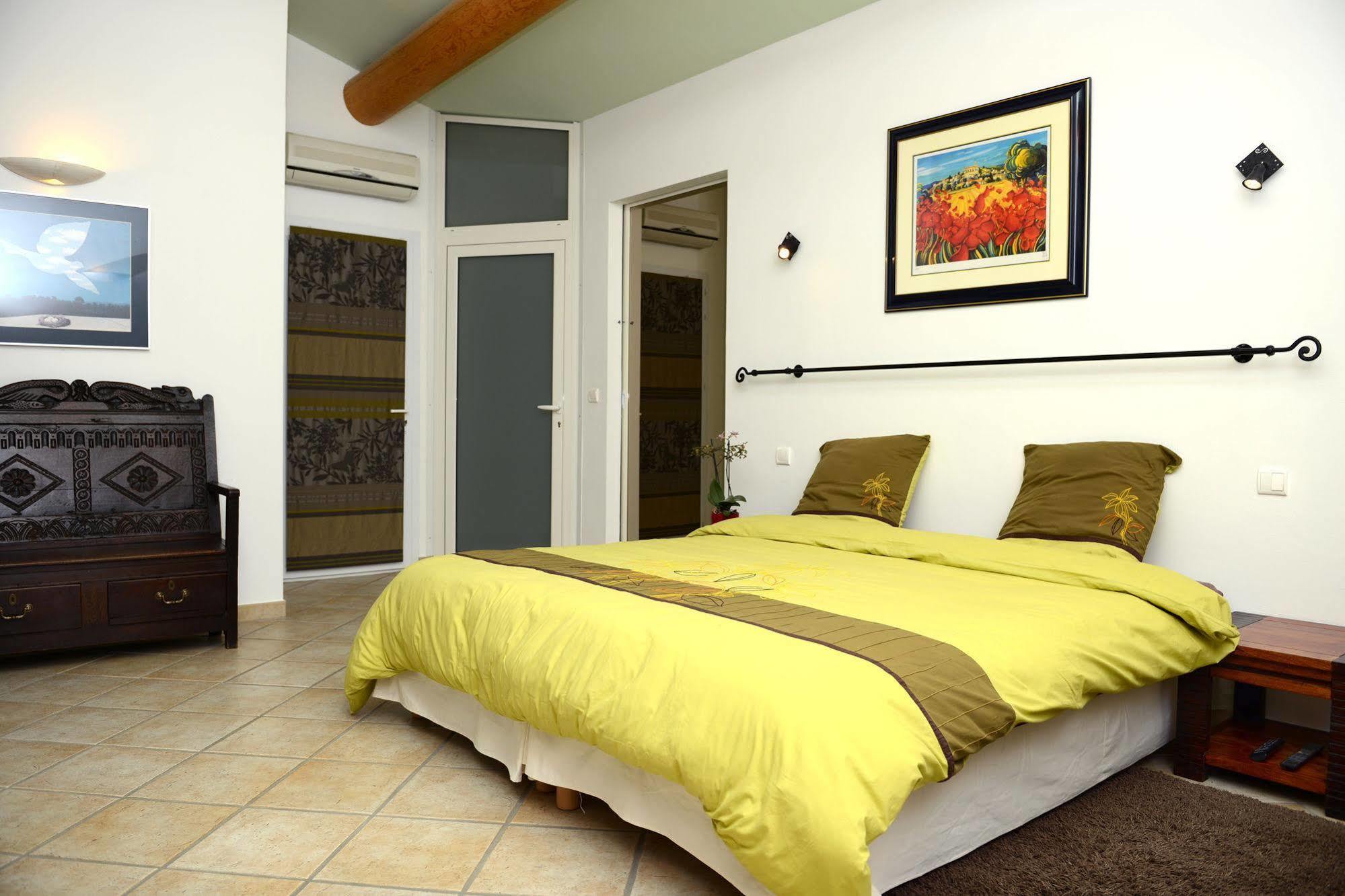 Mas De Carabelle Bed & Breakfast La Roque-Alric Ngoại thất bức ảnh