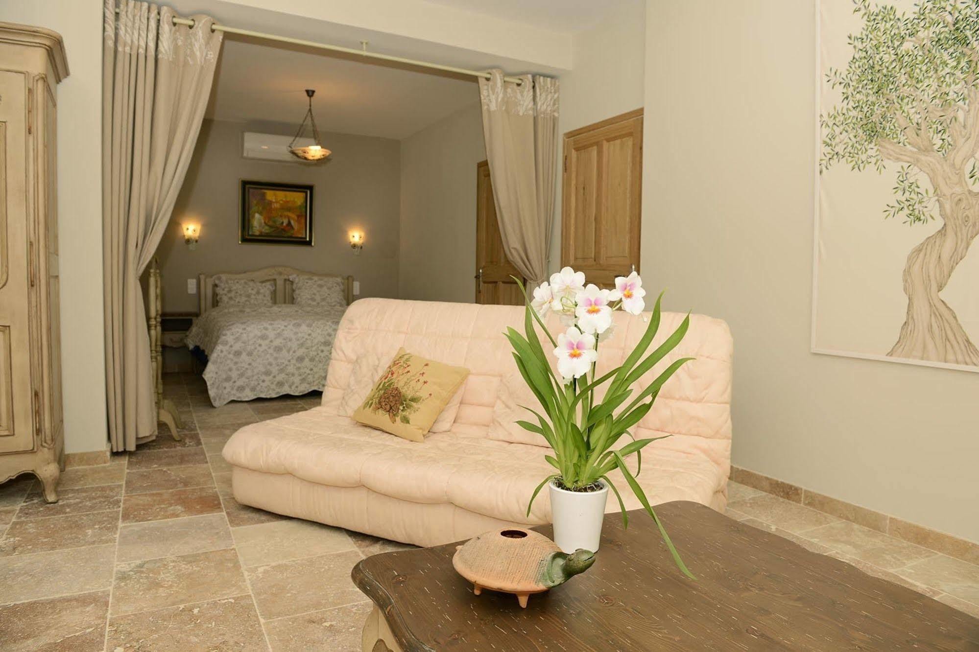 Mas De Carabelle Bed & Breakfast La Roque-Alric Ngoại thất bức ảnh